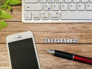 LINEの予約システムとは？LINE公式アカウントだけで可能？外部サービスとの連携も解説します！